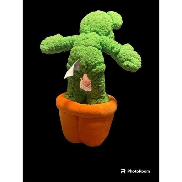 Disney Epcot International Flower & Garden Festival 2022 Mickey Topiary Plush - Picture 2 of 3